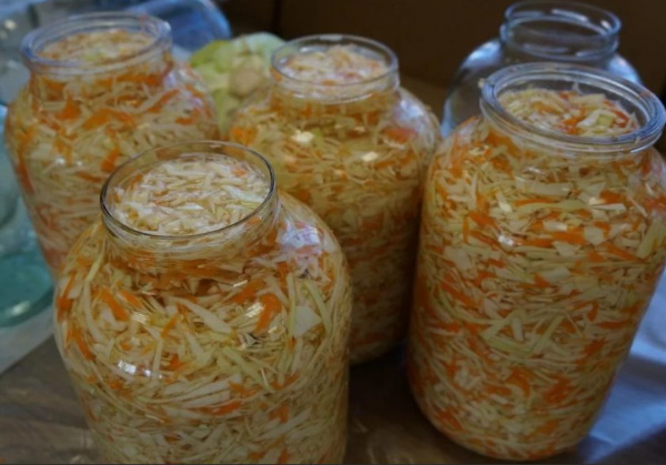 Рассол для квашеной капусты. Рецепты с уксусом, медом, свеклой, водкой, сахаром, яблоками