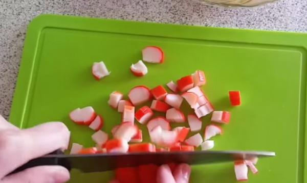 Рулет из лаваша с грибами и сыром. Рецепт с яйцом, курицей, помидором, зеленью