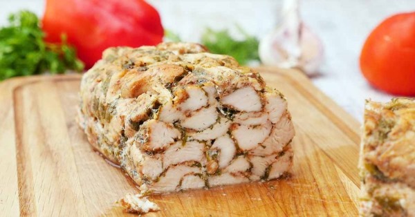 Рулеты из курицы с желатином. Рецепты в пищевой пленке, фольге, духовке, бутылке, коробке, рукаве