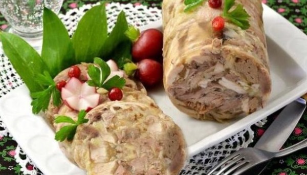 Рулеты из курицы с желатином. Рецепты в пищевой пленке, фольге, духовке, бутылке, коробке, рукаве