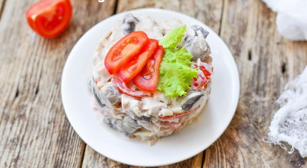 Салат Алекс с курицей и шампиньонами. Рецепт с фото