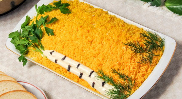 Салат Березка с курицей и черносливом. Рецепты с грибами, орехами, огурцом, сыром