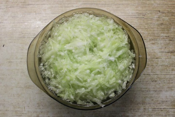 Салаты из черной редьки. Рецепты с морковью, яблоком, мясом, луком, майонезом, яйцом пошагово
