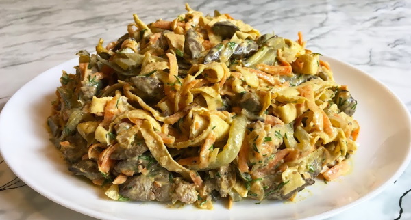 Салат из печени свиной. Рецепты с огурцом, морковью, луком, грибами, морковкой