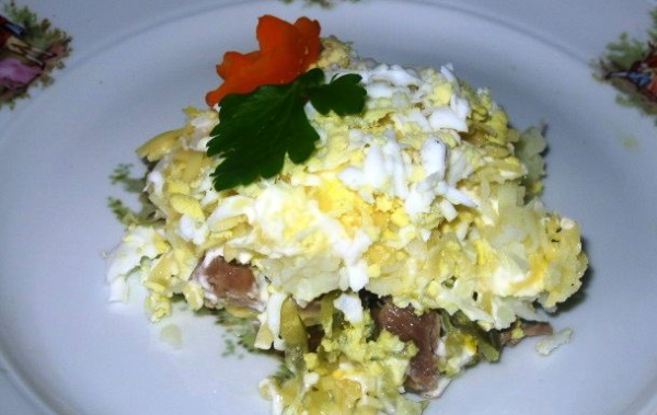 Салат Мельник с грибами и курицей. Рецепты с фото
