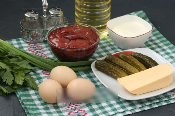 Салат Мельник с грибами и курицей. Рецепты с фото