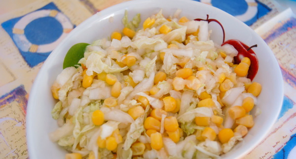 Салаты с капустой и яблоком. Рецепты с морковью, огурцом, кукурузой