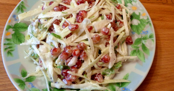 Салаты с капустой и яблоком. Рецепты с морковью, огурцом, кукурузой