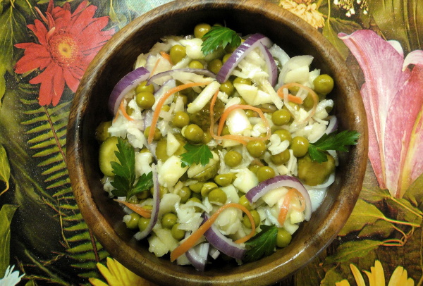 Салаты с квашеной капустой. Рецепты с картошкой, огурцом, горошком