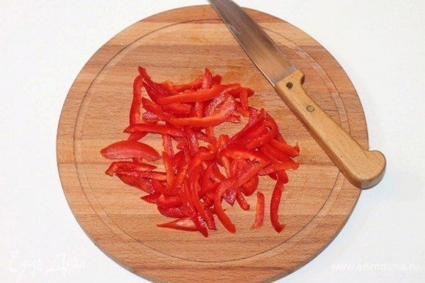 Салат с пекинской капустой и огурцом, помидором, яйцом, горошком. Рецепт