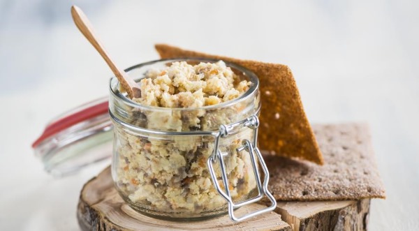 Селедочное масло. Рецепт классический с морковью, сыром, яйцом от Высоцкой, Лазерсона, Ивлева