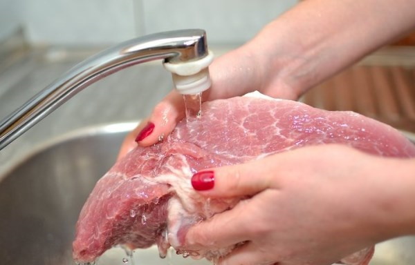 Шашлык с гранатовым соком. Рецепт с хмели-сунели, лимоном, кинзой, киви, вином, минералкой