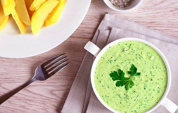 Сливочно-чесночный соус. Рецепты для курицы, креветок, пасты, мяса с грибами, сыром, майонезом, шпинатом