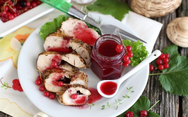 Соус из красной смородины на зиму для хранения. Рецепты к мясу