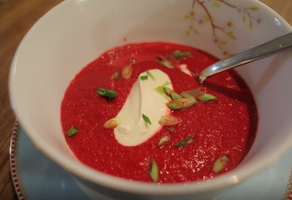 Свекольник суп горячий. Рецепты с мясом и без