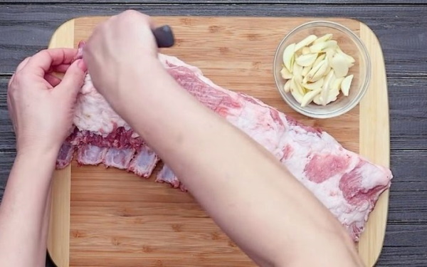 Свиные ребрышки жареные на сковороде. Рецепт, как вкусно приготовить
