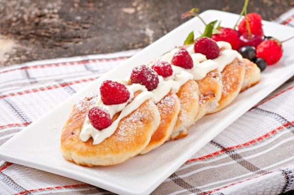Сырники с яблоком и творогом в духовке, на сковороде. Рецепт с манкой, корицей, медом, изюмом