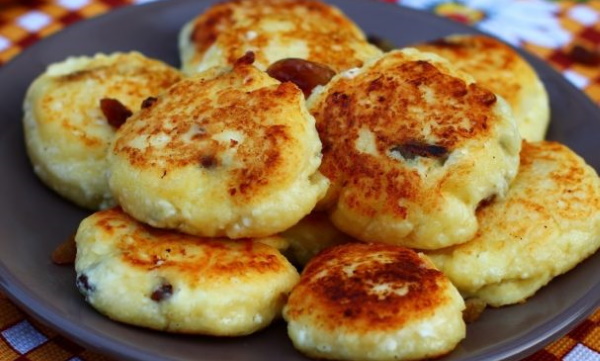 Сырники с яблоком и творогом в духовке, на сковороде. Рецепт с манкой, корицей, медом, изюмом