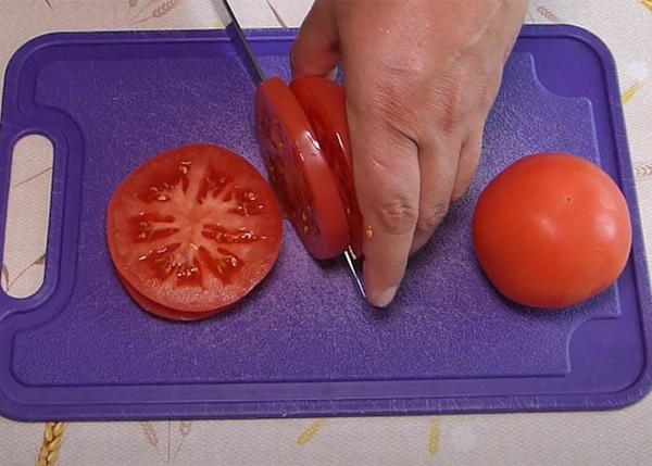 Сырный салат с чесноком и яйцом. Рецепт классический с морковью