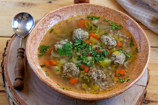 Тефтели для супа из фарша. Рецепты с рисом и без