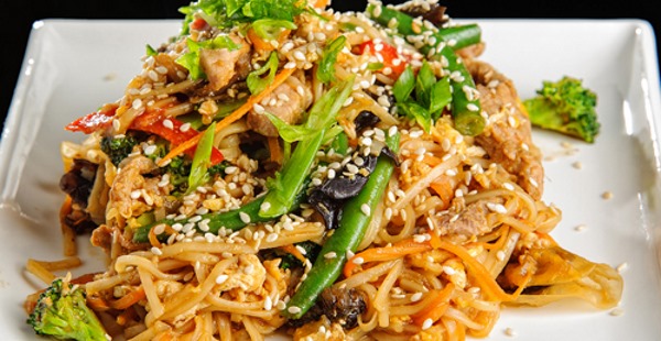 Яичная лапша Роллтон. Рецепты с курицей, овощами, фаршем, суп, сыром, яйцом, мясом. Фото пошагово