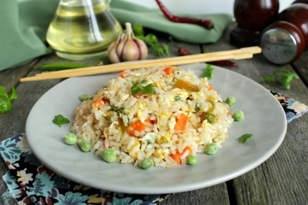 Японские блюда из риса. Рецепт онигири из яиц, мяса, курицы, рыбы, тунца в домашних условиях
