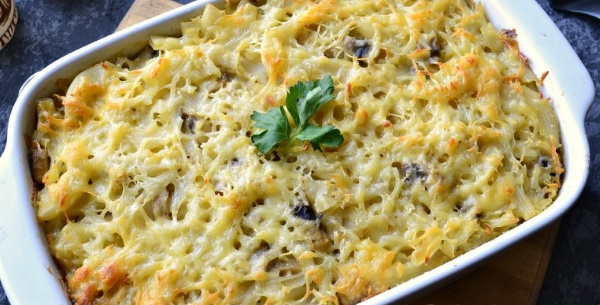 Запеканка из лапши в духовке с сыром, яйцом, как в садике. Рецепт