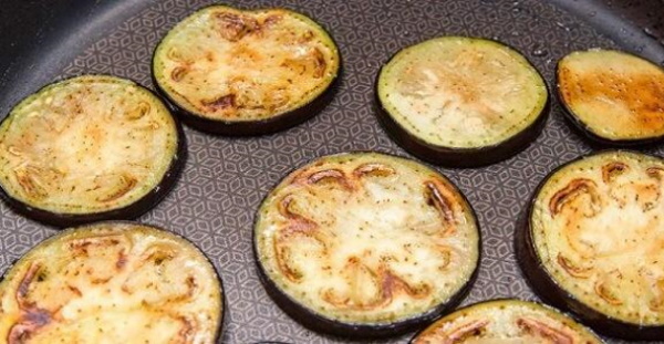 Жареные баклажаны кружочками. Как, сколько жарить на сковороде