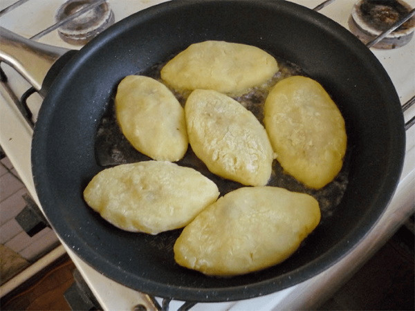 Зразы картофельные с сыром. Рецепты в духовке, на сковороде пошагово