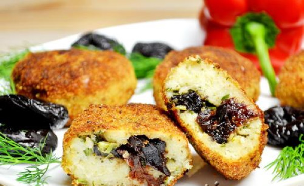 Зразы картофельные с сыром. Рецепты в духовке, на сковороде пошагово